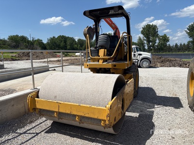 2005 Cat CS-433E Smooth Drum Compactor