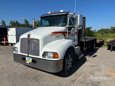2007 Kenworth T300 4x2 Flatbed Truck