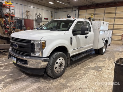 2019 Ford F-350 4x4 Extended Cab Service Truck