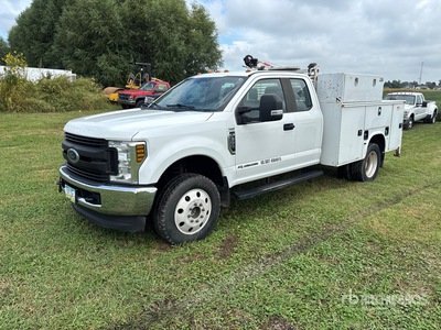2019 Ford F-350 XLT 4x4 Extended Cab Service Truck