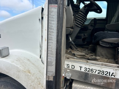 2005 Kenworth T800 6x4 T/A Day Cab Truck Tractor