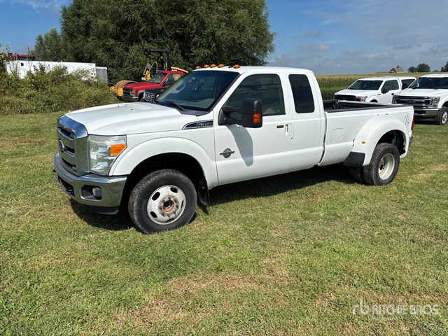 2012 Ford F-350 Lariat 4x4 Extended Cab Pickup