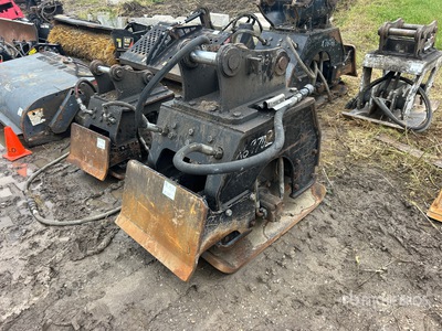 2018 Cat CVP 75 29 in プレートコンパクターアタッチメント
