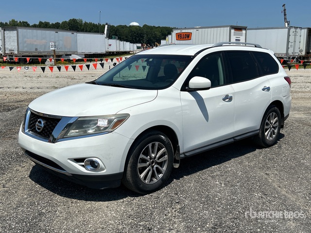 2015 Nissan Pathfinder 2WD SUV