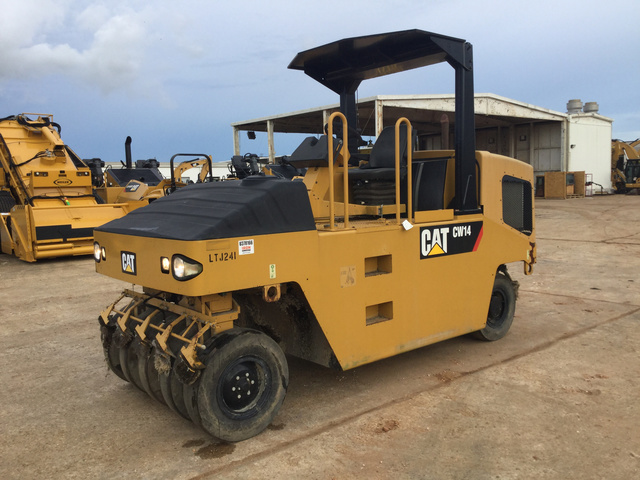 2014 Cat CW14 Pneumatic Roller
