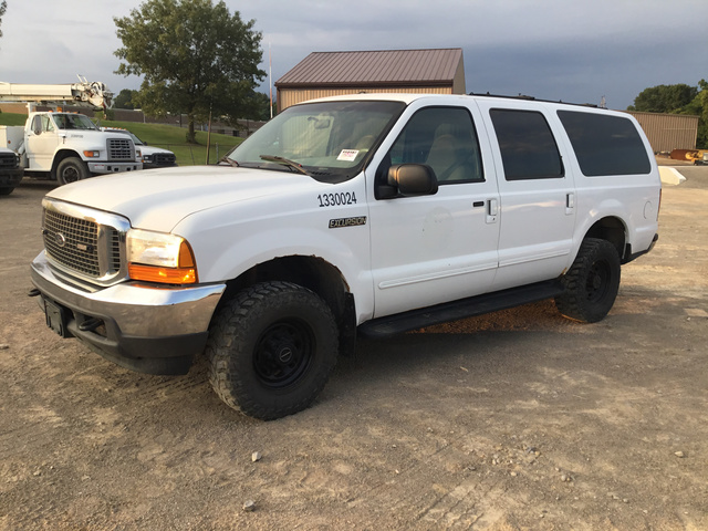 2000 Ford Excursion SUV - 1330024 / D5-01 2000 Ford Excursion SUV - 1330024 / D5-01