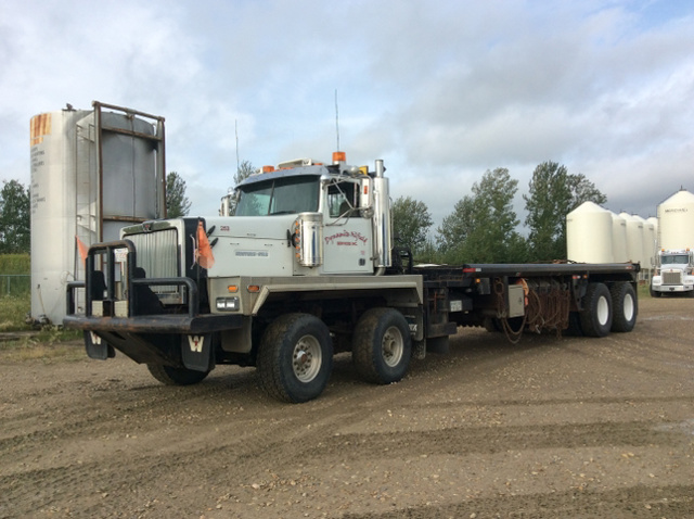2007 Western Star 6900XD Bed Truck