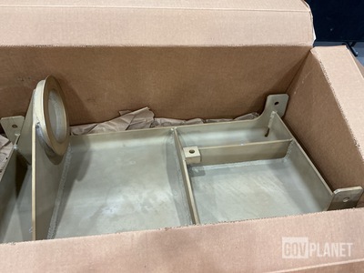 (5) 2588596 Shipping Container Pans