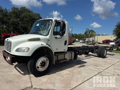 2012 Freightliner M2 106 4x2 الكابينة والهيكل