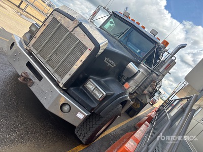 2000 Kenworth T800 6x4 T/A Dump Truck
