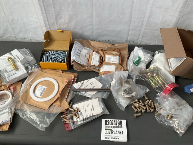 (19) Hexagon Screws, (48) Socket Screws, (2) Studs & Assorted Items (19) Hexagon Screws, (48) Socket Screws, (2) Studs & Assorted Items