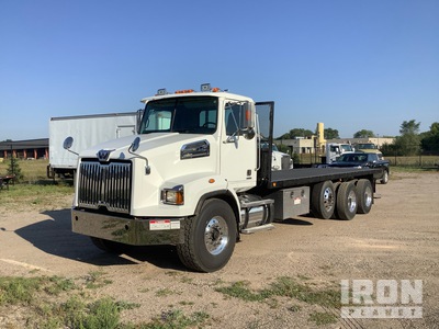 2014 Western Star 4700 8x4 Flatbed Truck