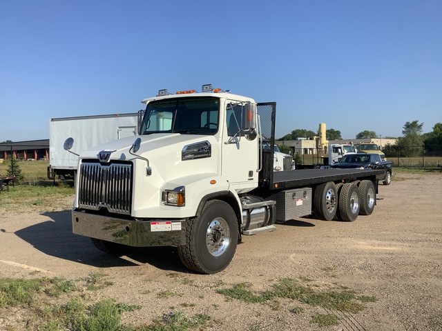2014 Western Star 4700 8x4 Flatbed Truck