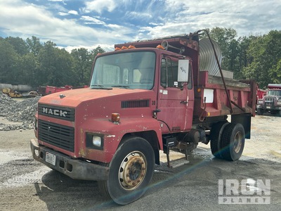 1986 Mack CS200P 4x2 شاحنة قلابة /محور واحد