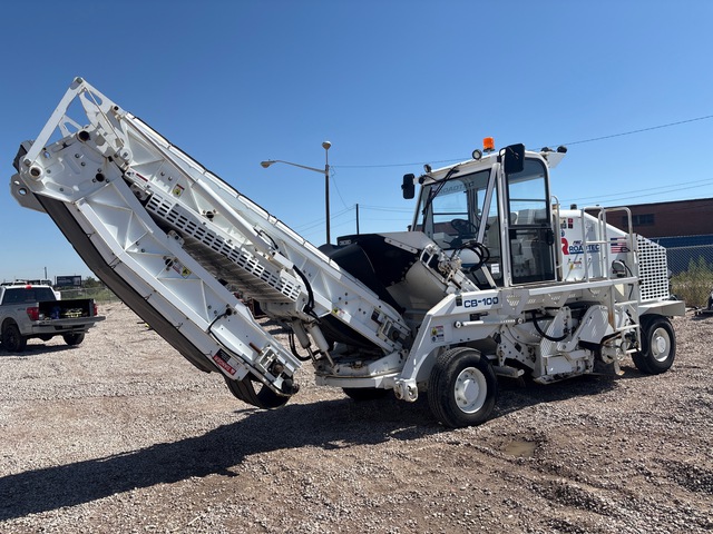 2017 Roadtec CB-100 Self-Propelled Conveyor Broom