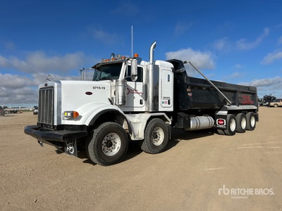 2007 Peterbilt 357 10x6 Twin-Steer Sleeper Camion à benne basculante Tridem