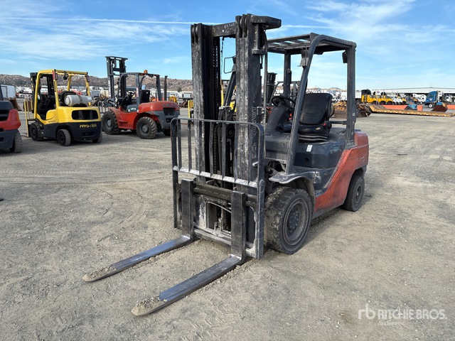 2015 Toyota 8FGU30 5820 lb Cushion Tire Forklift