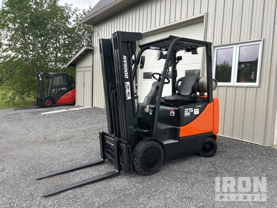 Doosan GC25P-5 4300 lb Cushion Tire Wózek widłowy