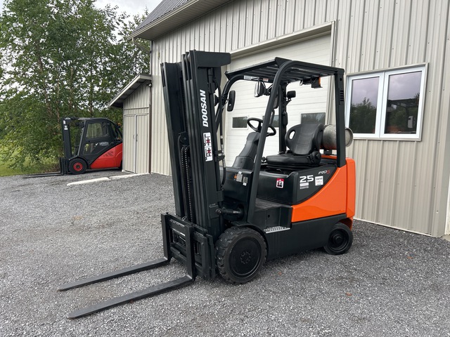 Doosan GC25P-5 5000 lb Cushion Tire Forklift Doosan GC25P-5 5000 lb Cushion Tire Forklift