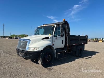 2005 International 4200 4x2 S/A Dump Truck