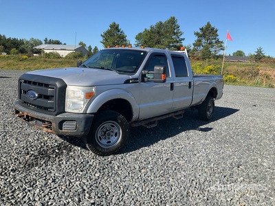 2014 Ford F-350 XLT 4x4 Crew Cab Pickup