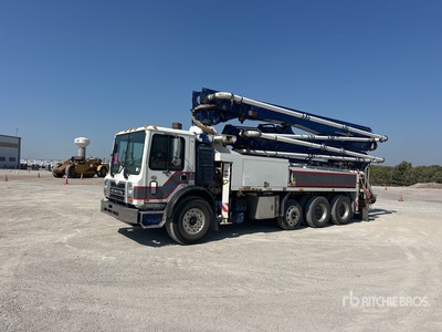 2012 BSF 36Z.16H on 2012 Mack MRU613 8x4 Camion transportador de hormigon