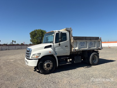 2013 Hino 268 4x2 S/A Camión dumper