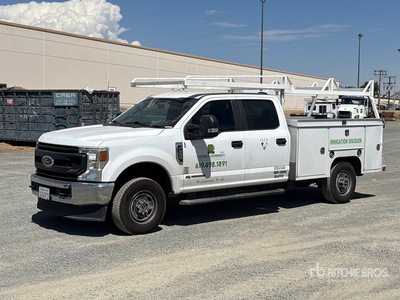 2022 Ford F-350 XL 4x4 Crew Cab Utility Truck