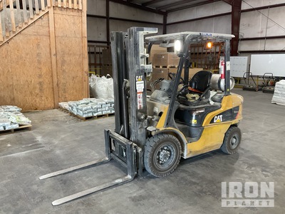 Cat GP25N 4500 lb Pneumatic Tire رافعة شوكية