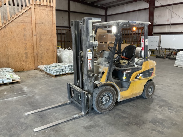 2018 Cat GP25N 4500 lb Pneumatic Tire Forklift