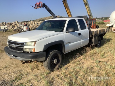 2006 Chevrolet K250 4x4 Extended Cab Utility Truck