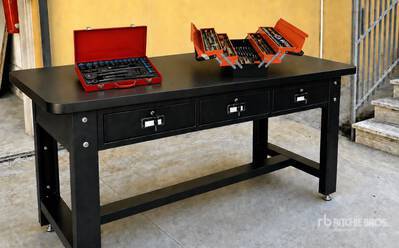 180 cm x 75 cm load weight 1000 kg Workbench