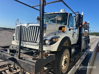 2013 International 7500 6x4 Camion à Fèche