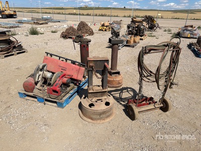 Quantity of Saws, Jacks & Clamps أدوات يدوية متنوعة