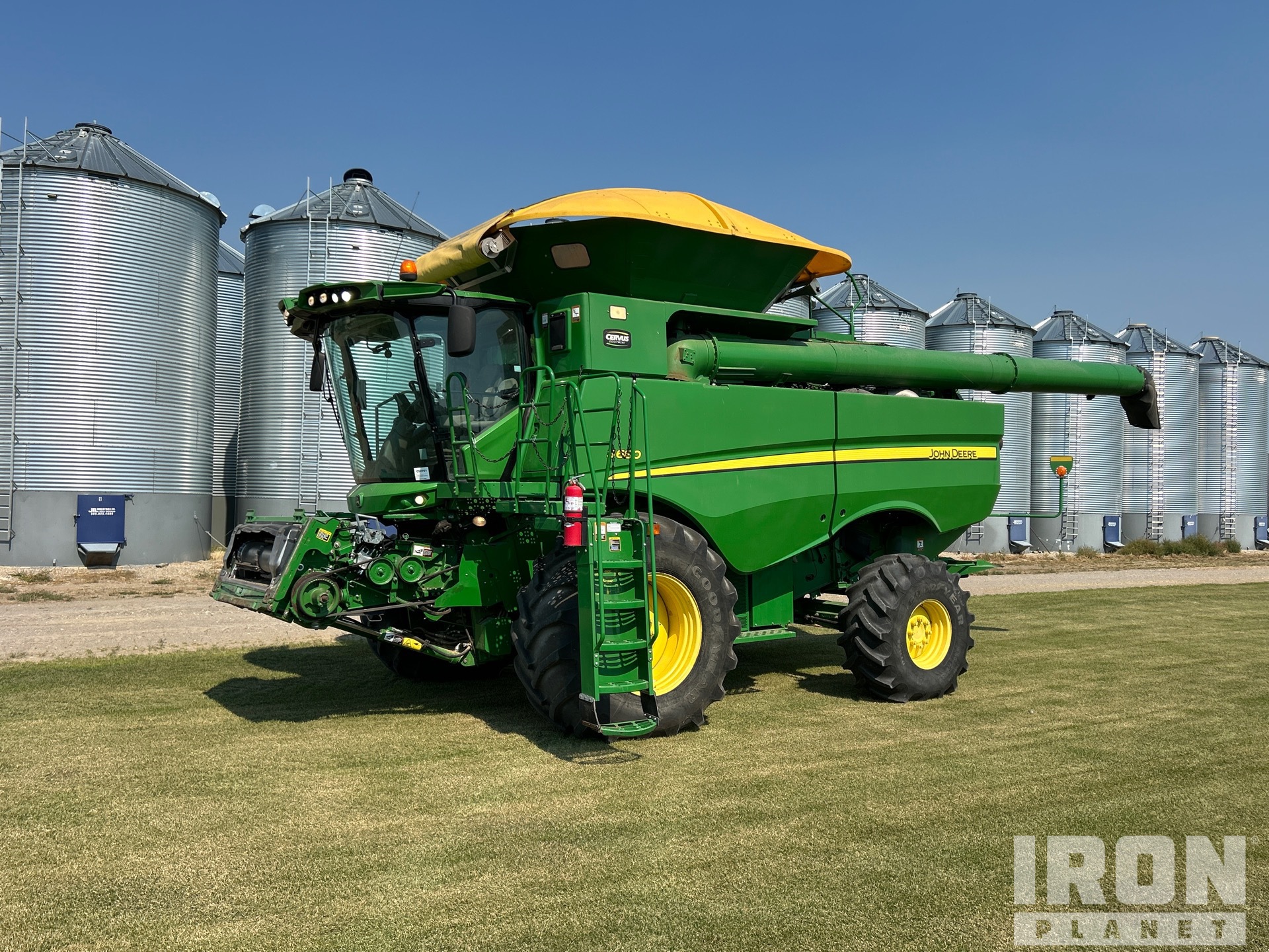 2012 John Deere S680 Combine Harvester
