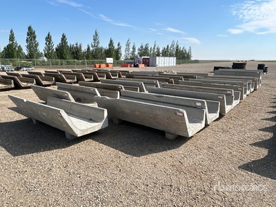 Quantity of (20) 8 ft x 3 ft Concrete Feed Bunks Attrezzatura per mangime