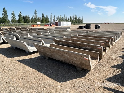 Quantity of (20) 8 ft x 3 ft Concrete Feed Bunks Attrezzatura per mangime