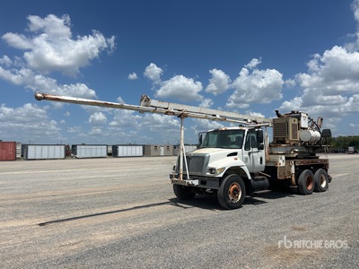 2004 International 7400 Drill Truck