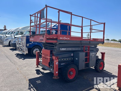 2012 Skyjack SJ8841RT 4x4 Dual Fuel シザーリフト