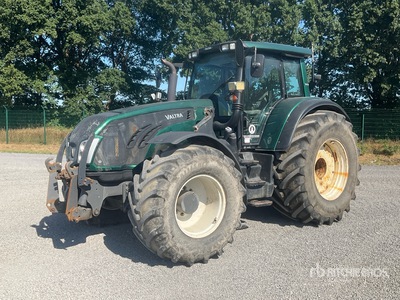 2013 Valtra T213V Tracteur agricole 4WD