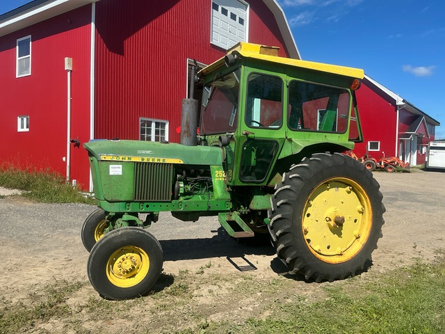 1971 John Deere 2520 2WD Wide Front Row Crop Antique Tractor
