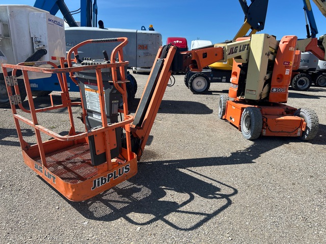 2014 JLG E300AJP 2WD Electric Articulating Boom Lift 2014 JLG E300AJP 2WD Electric Articulating Boom Lift