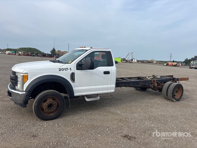 2017 Ford F-550 XL 4x2 الكابينة والهيكل