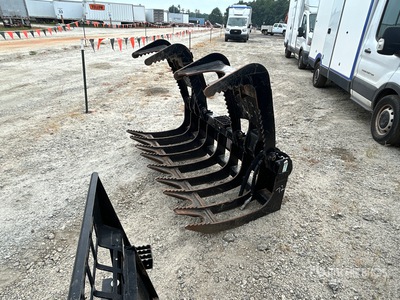 Cat 72 in Root Grapple スキッドステア付属部品