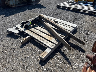 Quantity of (2) 59 in Fork Tines ملحقات البناء المتنوعة
