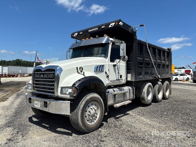 2015 Mack GU713 8x4 4-Achs Kipper-Lkw