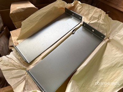Lot of (100) Bracket, Angle