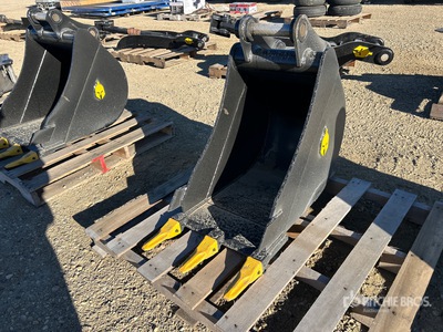 Dynamic Entities 50CL 18 in Excavator Bucket - Fits 45mm Cat 305, 305.5 Komatsu PC45/50/55 Hyundai R55, Hitachi/Deere 50D/G Case, New Holland, Kobelco SK50 Bobcat E50/341/337