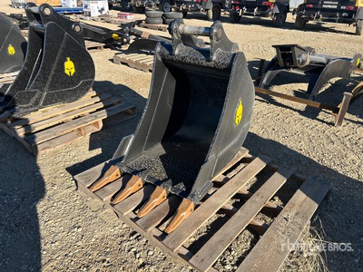 Dynamic Entities 80CL 24 in Excavator Bucket - Fits 50mm Cat 307/308, Komatsu PC78/88 Deere/Hitachi 75/85 Case, New Holland, Kobelco SK80 Bobcat E80