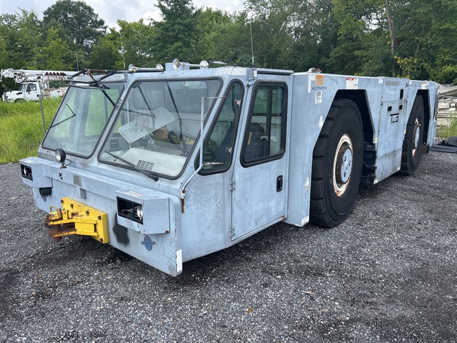 Stewart & Stevenson GT-110-283 Aircraft Pushback Tractor Stewart & Stevenson GT-110-283 Aircraft Pushback Tractor